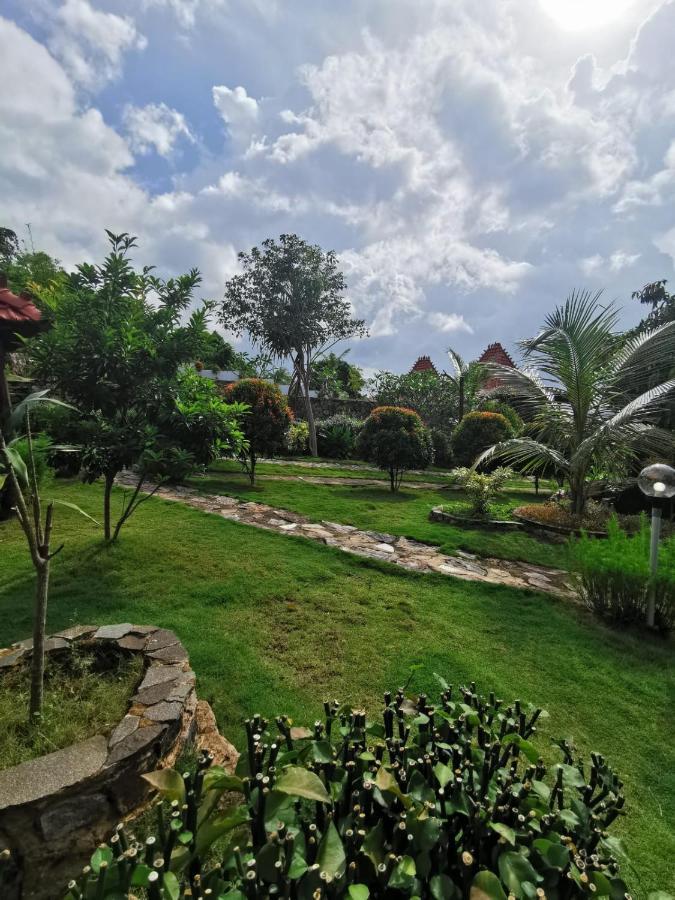 Mirabelle Joglo Village Каримунджава Экстерьер фото
