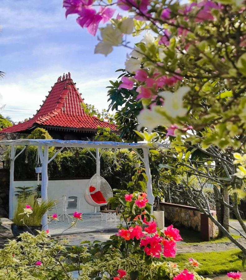 Mirabelle Joglo Village Каримунджава Экстерьер фото